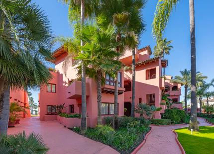 APARTAMENTO DE LUJO EN PLANTA INTERMEDIA EN LA NUEVA MILLA DE ORO DE ESTEPONA