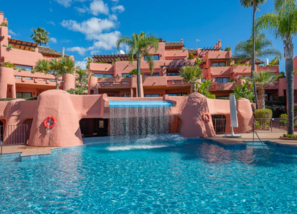 APARTAMENTO DE LUJO EN PLANTA INTERMEDIA EN LA NUEVA MILLA DE ORO DE ESTEPONA