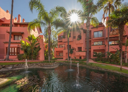 APARTAMENTO DE LUJO EN PLANTA INTERMEDIA EN LA NUEVA MILLA DE ORO DE ESTEPONA
