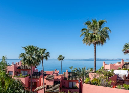 APARTAMENTO DE LUJO EN PLANTA INTERMEDIA EN LA NUEVA MILLA DE ORO DE ESTEPONA