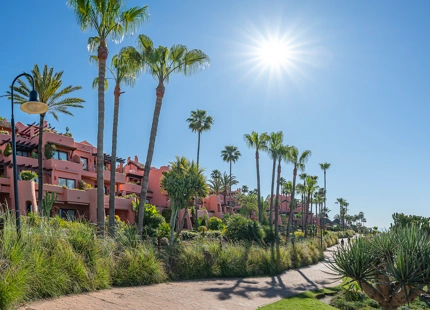 APARTAMENTO DE LUJO EN PLANTA INTERMEDIA EN LA NUEVA MILLA DE ORO DE ESTEPONA