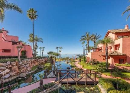 APARTAMENTO DE LUJO EN PLANTA INTERMEDIA EN LA NUEVA MILLA DE ORO DE ESTEPONA