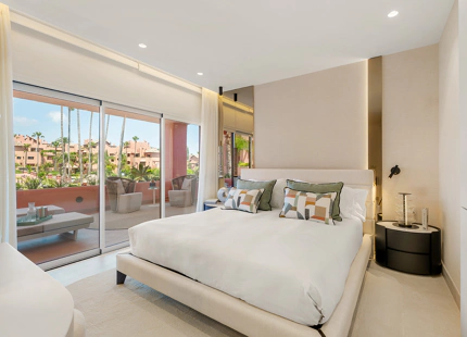 APARTAMENTO DE LUJO EN PLANTA INTERMEDIA EN LA NUEVA MILLA DE ORO DE ESTEPONA