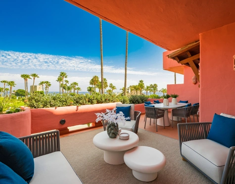 LUXURY MIDDLE-FLOOR APARTMENT IN ESTEPONA’S NEW GOLDEN MILE