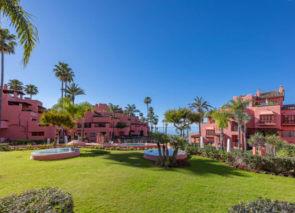 APARTAMENTO DE LUJO EN PLANTA INTERMEDIA EN LA NUEVA MILLA DE ORO DE ESTEPONA