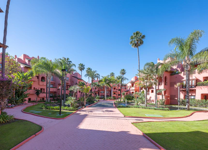 APARTAMENTO DE LUJO EN PLANTA INTERMEDIA EN LA NUEVA MILLA DE ORO DE ESTEPONA