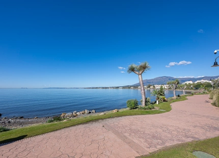 APARTAMENTO DE LUJO EN PLANTA INTERMEDIA EN LA NUEVA MILLA DE ORO DE ESTEPONA