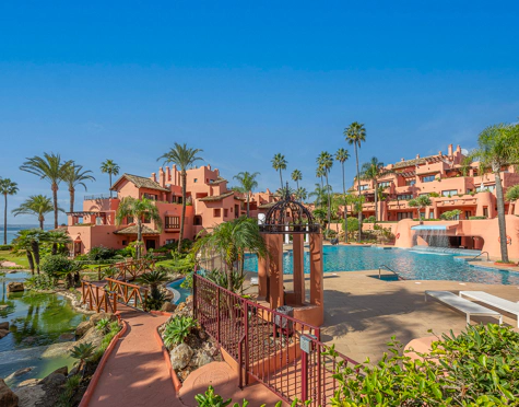 Ground Floor Apartment for sale in New Golden Mile, Estepona East