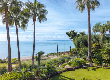 ELEGANTE APARTAMENTO DE 3 DORMITORIOS EN PLANTA BAJA EN ESTEPONA