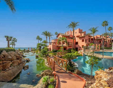 Ground Floor Apartment for sale in New Golden Mile, Estepona East