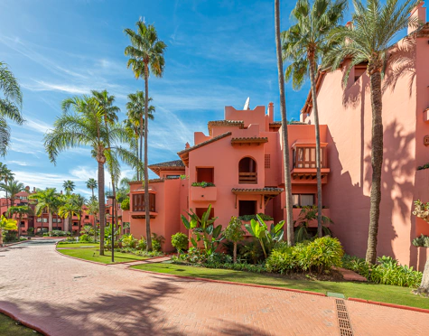 Ground Floor Apartment for sale in New Golden Mile, Estepona East