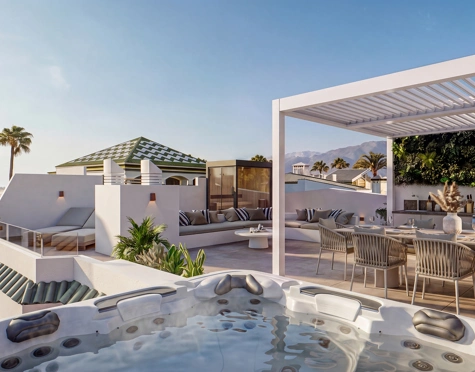 Penthouse for sale in New Golden Mile, Estepona East