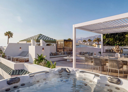 ÁTICO DE LUJO CON TERRAZA PRIVADA EN LA AZOTEA EN LA NUEVA MILLA DE ORO DE ESTEPONA