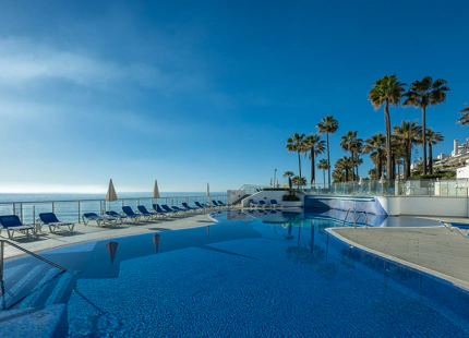ÁTICO DE LUJO CON TERRAZA PRIVADA EN LA AZOTEA EN LA NUEVA MILLA DE ORO DE ESTEPONA