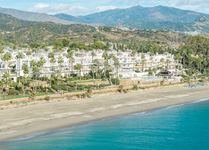 ÁTICO DE LUJO CON TERRAZA PRIVADA EN LA AZOTEA EN LA NUEVA MILLA DE ORO DE ESTEPONA