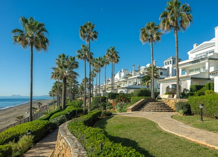 ÁTICO DE LUJO CON TERRAZA PRIVADA EN LA AZOTEA EN LA NUEVA MILLA DE ORO DE ESTEPONA