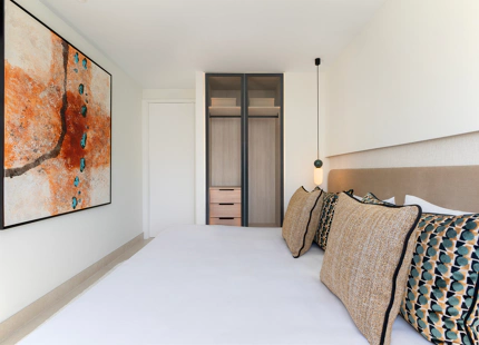 ÁTICO DE LUJO CON TERRAZA PRIVADA EN LA AZOTEA EN LA NUEVA MILLA DE ORO DE ESTEPONA