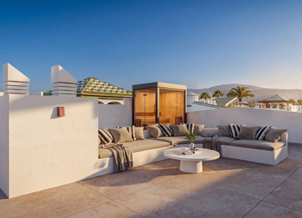 ÁTICO DE LUJO CON TERRAZA PRIVADA EN LA AZOTEA EN LA NUEVA MILLA DE ORO DE ESTEPONA