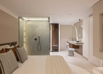 ÁTICO DE LUJO CON TERRAZA PRIVADA EN LA AZOTEA EN LA NUEVA MILLA DE ORO DE ESTEPONA