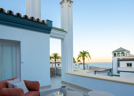 ÁTICO DE LUJO CON TERRAZA PRIVADA EN LA AZOTEA EN LA NUEVA MILLA DE ORO DE ESTEPONA