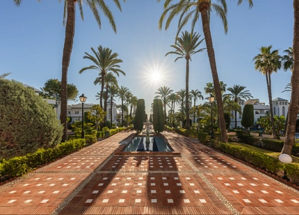 ÁTICO DE LUJO CON TERRAZA PRIVADA EN LA AZOTEA EN LA NUEVA MILLA DE ORO DE ESTEPONA