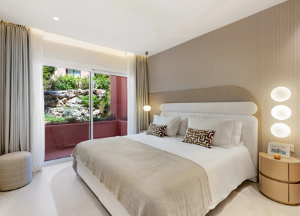 GROUND FLOOR APARTMENT WITH PRIVATE TERRACE IN ESTEPONA