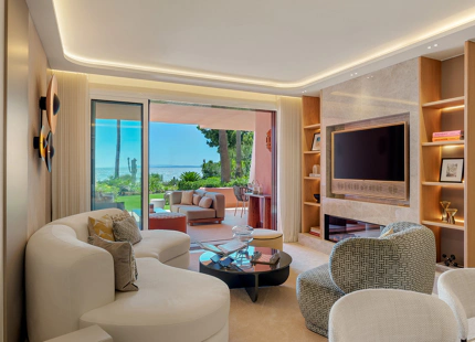 GROUND FLOOR APARTMENT WITH PRIVATE TERRACE IN ESTEPONA
