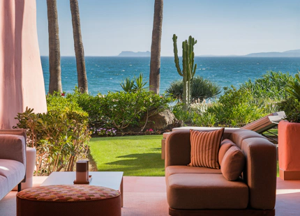 GROUND FLOOR APARTMENT WITH PRIVATE TERRACE IN ESTEPONA