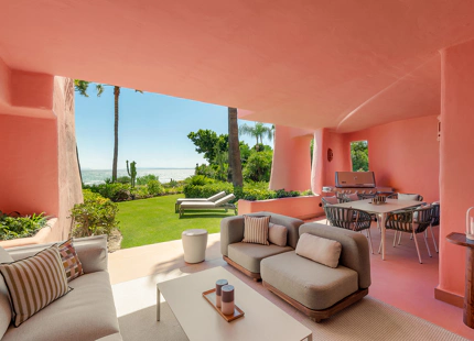 GROUND FLOOR APARTMENT WITH PRIVATE TERRACE IN ESTEPONA