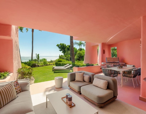 GROUND FLOOR APARTMENT WITH PRIVATE TERRACE IN ESTEPONA