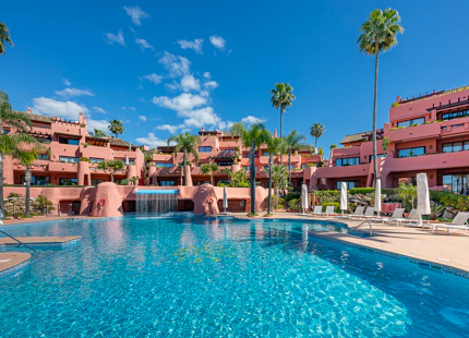 GROUND FLOOR APARTMENT WITH PRIVATE TERRACE IN ESTEPONA