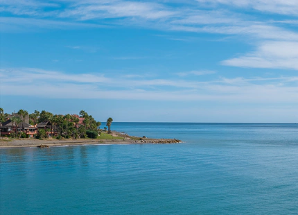 GROUND FLOOR APARTMENT WITH PRIVATE TERRACE IN ESTEPONA