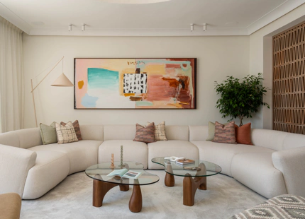 ELEGANTE VILLA ADOSADA CON PISCINA PRIVADA EN LA MILLA DE ORO DE MARBELLA