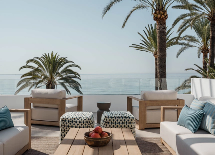 ELEGANTE VILLA ADOSADA CON PISCINA PRIVADA EN LA MILLA DE ORO DE MARBELLA