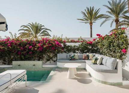 ELEGANTE VILLA ADOSADA CON PISCINA PRIVADA EN LA MILLA DE ORO DE MARBELLA