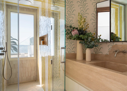 ELEGANTE VILLA ADOSADA CON PISCINA PRIVADA EN LA MILLA DE ORO DE MARBELLA