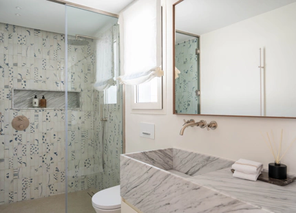 ELEGANTE VILLA ADOSADA CON PISCINA PRIVADA EN LA MILLA DE ORO DE MARBELLA