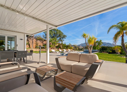 ENCANTADORA VILLA DE LUJO CON VISTAS PANORÁMICAS AL MAR Y LA MONTAÑA EN BENAHAVÍS