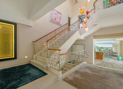 ENCANTADORA VILLA DE LUJO CON VISTAS PANORÁMICAS AL MAR Y LA MONTAÑA EN BENAHAVÍS