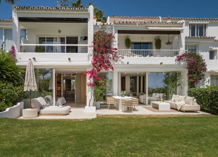 CHARMING APARTMENT WITH ELEGANT INTERIORS IN NUEVA ANDALUCÍA