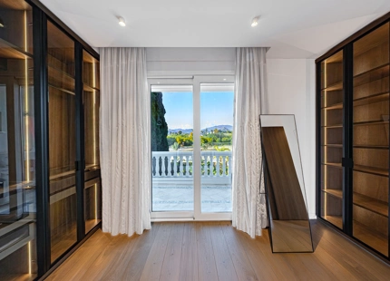 LUXURY FRONTLINE BEACH APARTMENT IN ESTEPONA