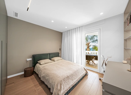 LUXURY FRONTLINE BEACH APARTMENT IN ESTEPONA