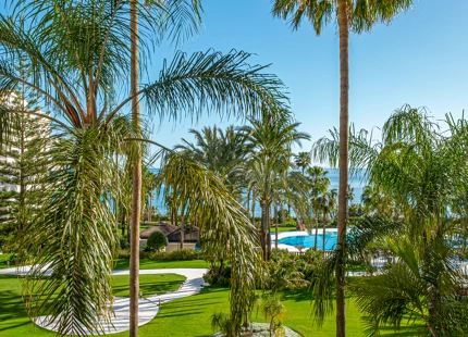 LUXURY FRONTLINE BEACH APARTMENT IN ESTEPONA