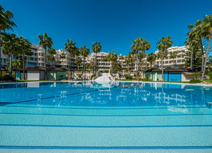LUXURY FRONTLINE BEACH APARTMENT IN ESTEPONA