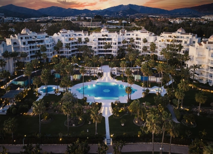 LUXURY FRONTLINE BEACH APARTMENT IN ESTEPONA