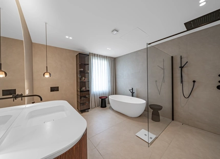 LUXURY FRONTLINE BEACH APARTMENT IN ESTEPONA