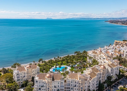 LUXURY FRONTLINE BEACH APARTMENT IN ESTEPONA