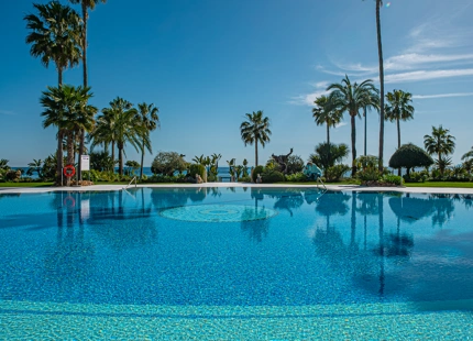 LUXURY FRONTLINE BEACH APARTMENT IN ESTEPONA