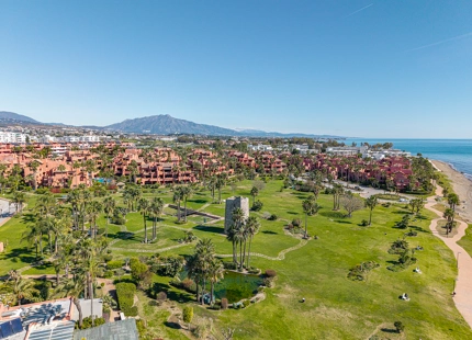 STUNNING DUPLEX PENTHOUSE WITH ROOFTOP ON THE NEW GOLDEN MILE, ESTEPONA