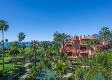 STUNNING DUPLEX PENTHOUSE WITH ROOFTOP ON THE NEW GOLDEN MILE, ESTEPONA